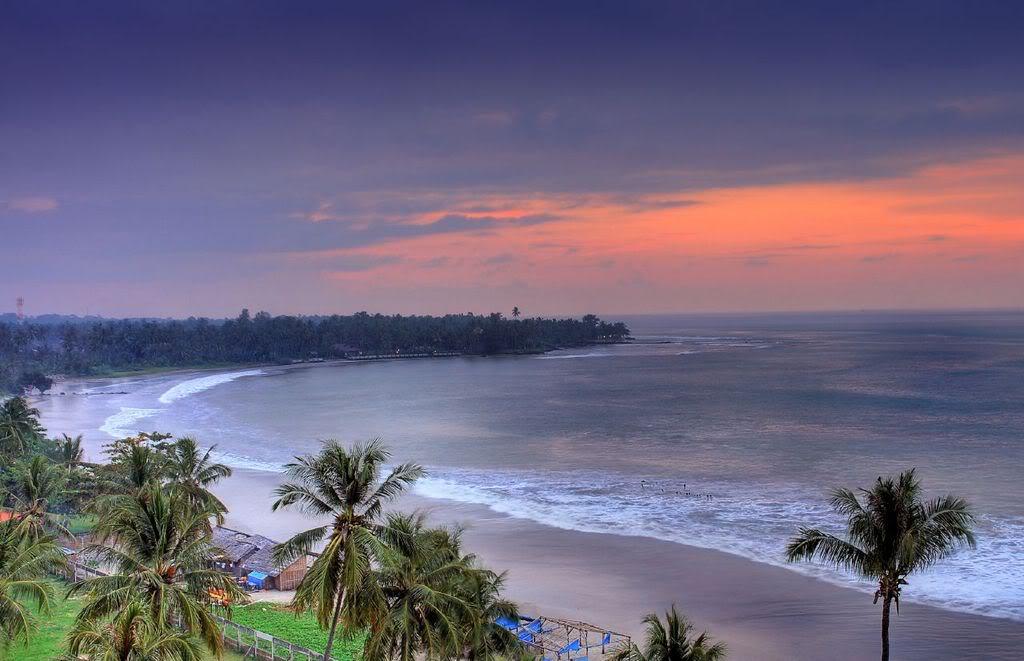 Paket Gathering Perusahaan ke Anyer bersama Rockboy Organizer dengan destinasi Pantai Anyer, hotel, fun games, gala dinner, dan berbagai aktivitas water sport.