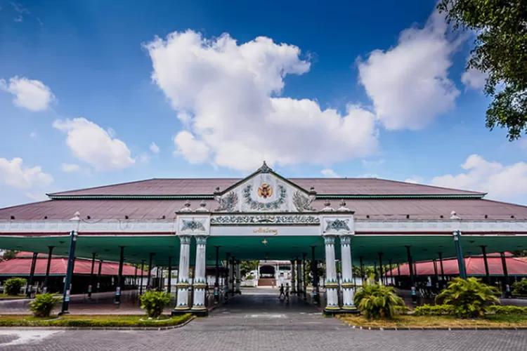 Paket gathering perusahaan ke Yogyakarta dengan Malioboro, Candi Prambanan, Keraton Yogyakarta, Jeep Merapi dan HeHa Sky View