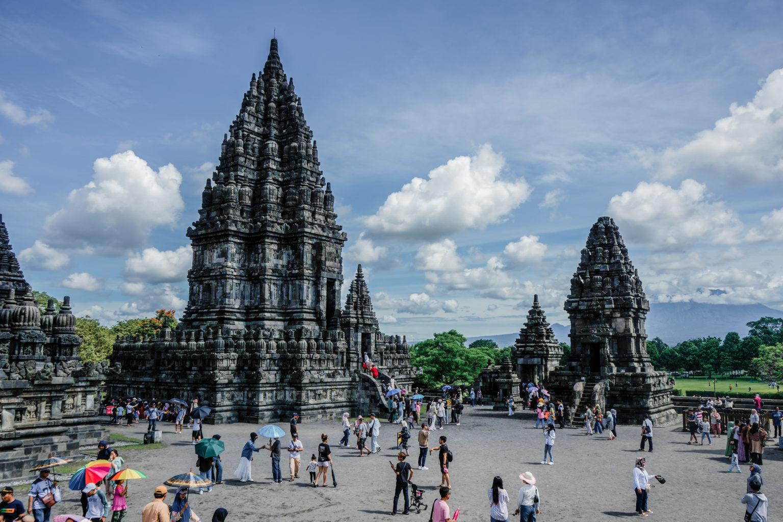 Paket gathering perusahaan ke Yogyakarta dengan Malioboro, Candi Prambanan, Keraton Yogyakarta, Jeep Merapi dan HeHa Sky ViewPaket gathering perusahaan ke Yogyakarta dengan Malioboro, Candi Prambanan, Keraton Yogyakarta, Jeep Merapi dan HeHa Sky View